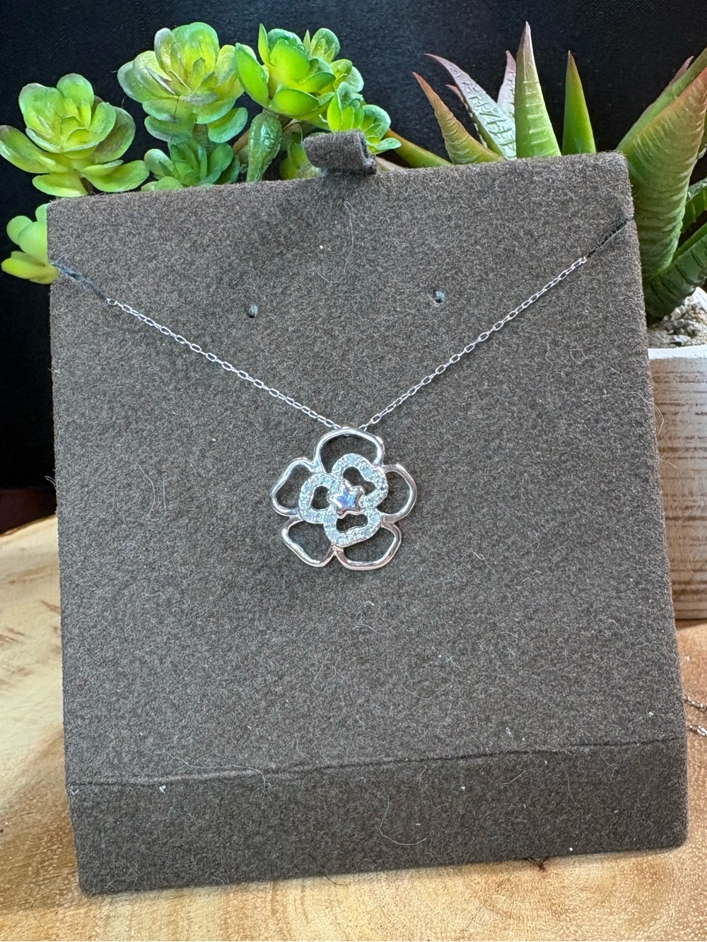 Vintage Silver Floral Star-Petal Necklace🤍✨